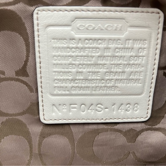 Vintage Coach White Shoulder Bag with Tassel (F04S-1438) - Picture 10 of 14